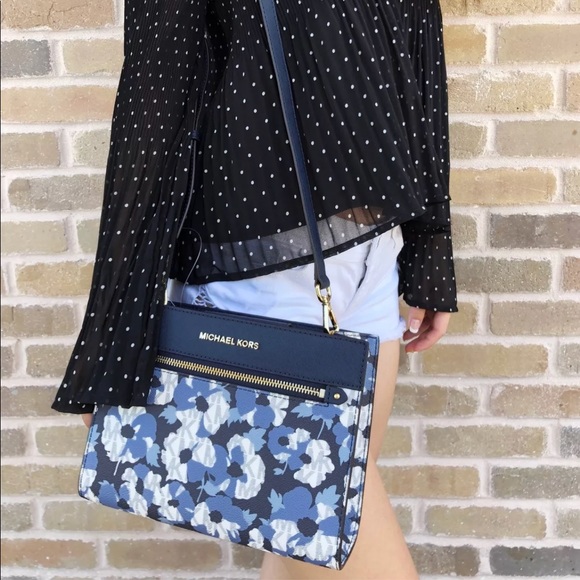 Gaby’sBags👜💕- Michael Kors Crossbody Navy Floral - Picture 5 of 8